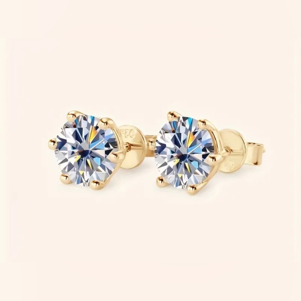 18K Gold Sparkling 0.5 Carat Diamond Moissanite Stud Earrings